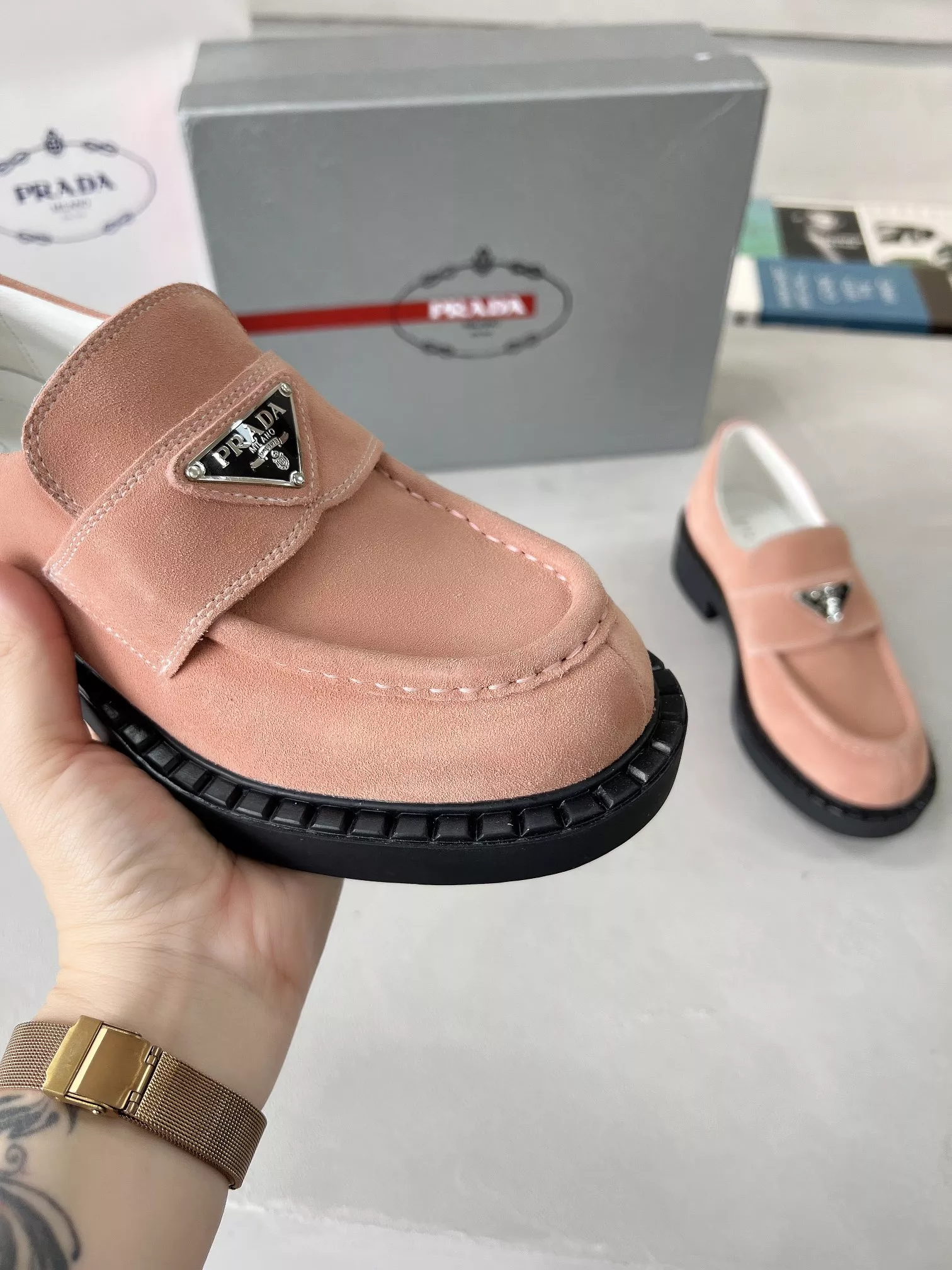 Prada Leather Shoes For Women Trendsetting 8520