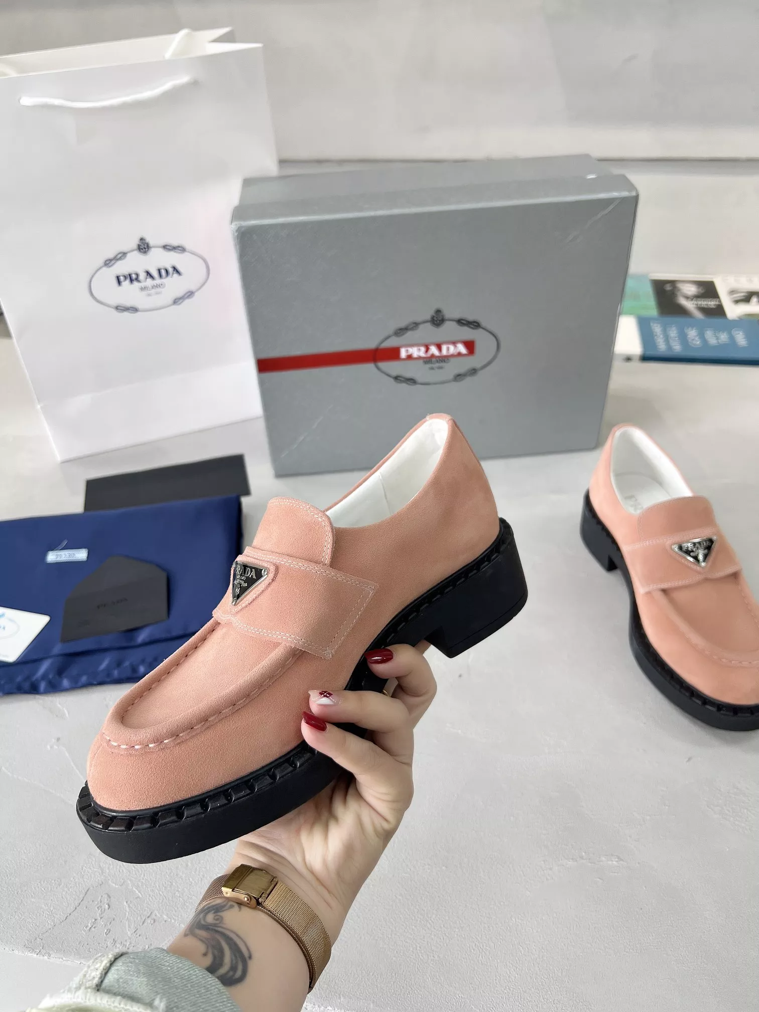 Prada Leather Shoes For Women Trendsetting 8520