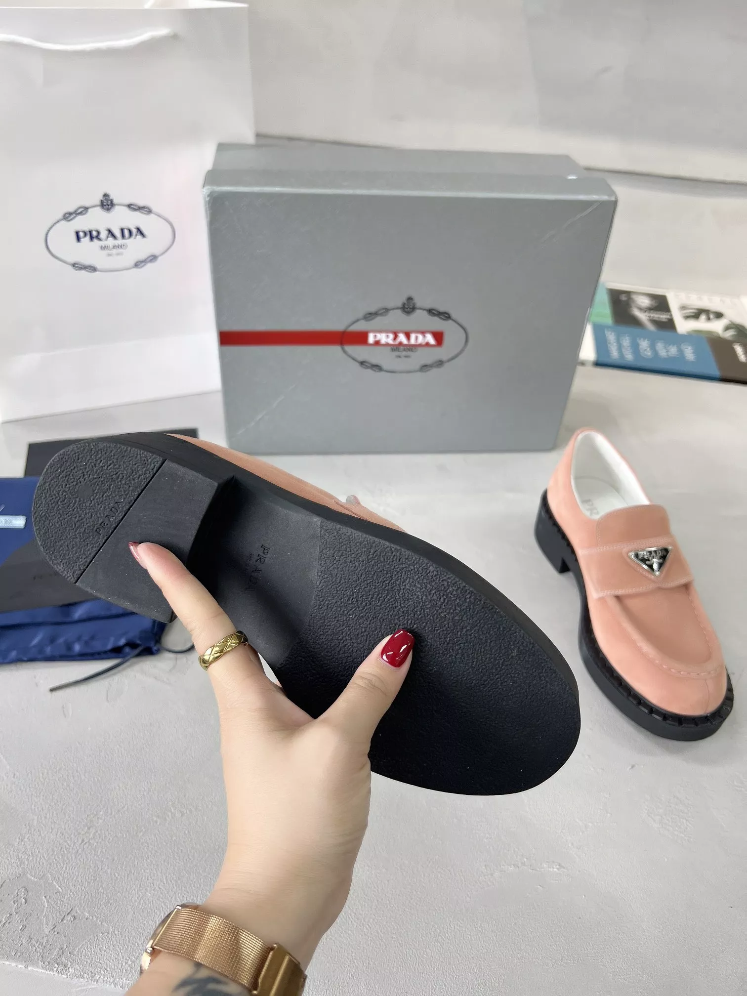 Prada Leather Shoes For Women Trendsetting 8520
