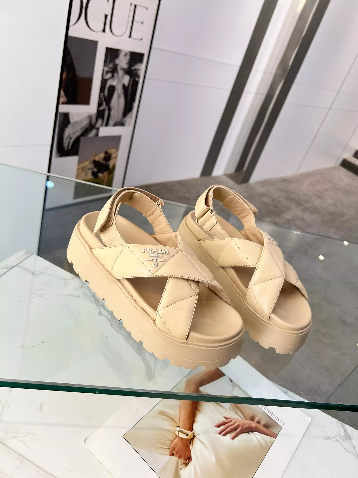 Prada Sandal For Women Sleek 4767