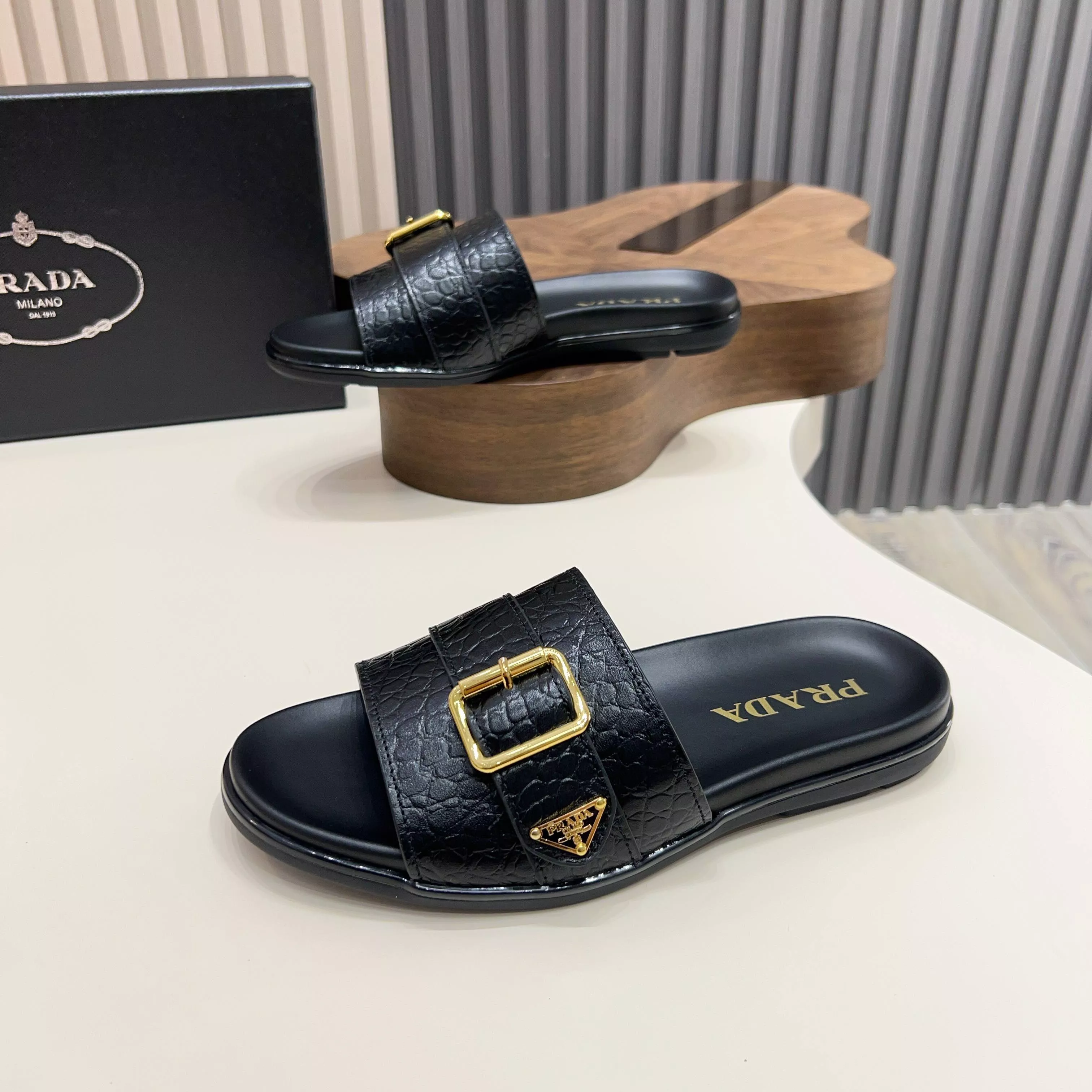 Prada Slippers For Men Compact 5932