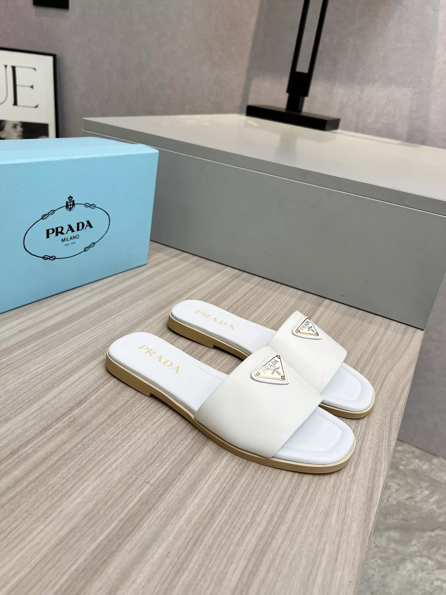 Prada Slippers For Women Breathable 5847