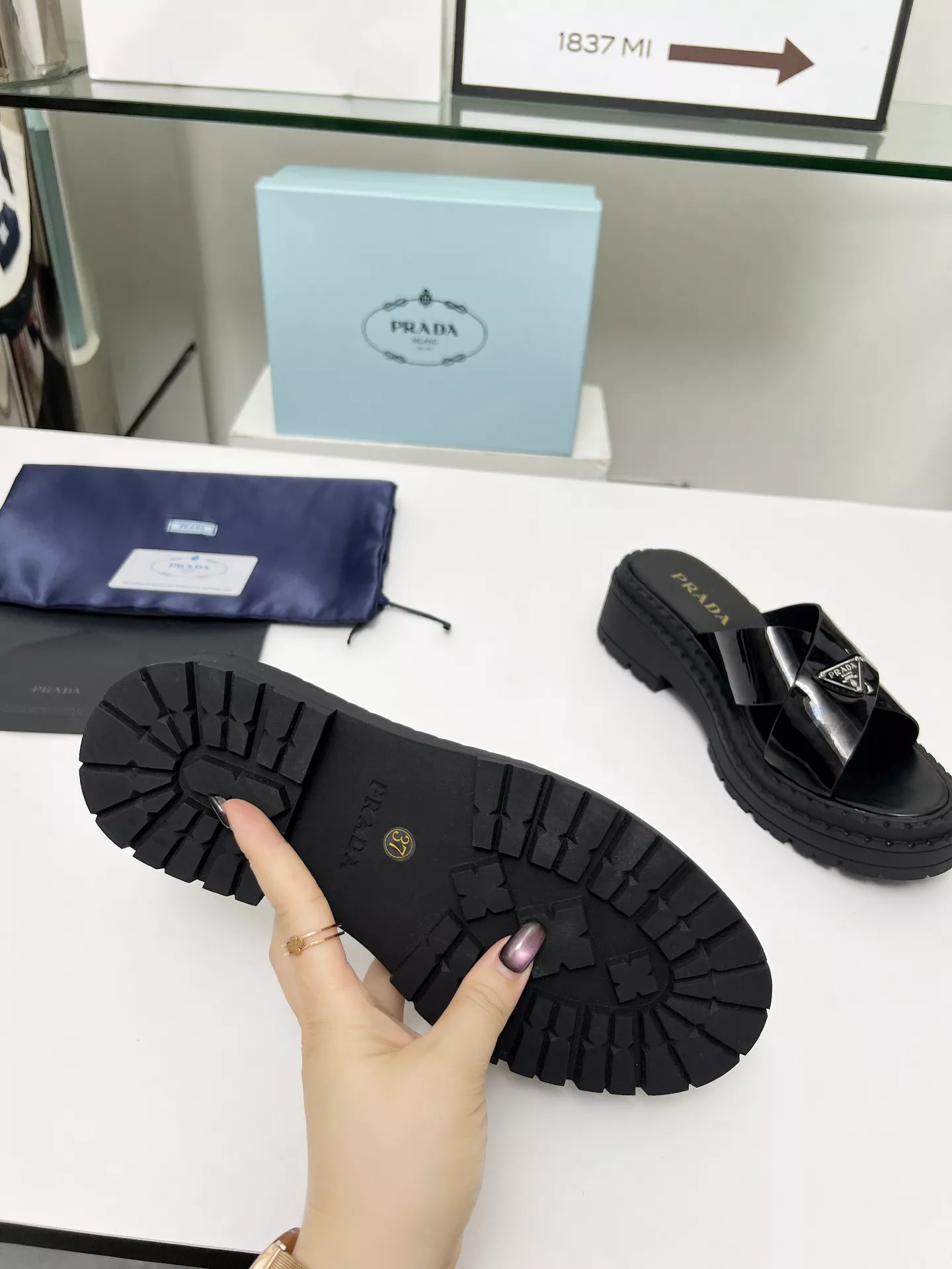 Prada Slippers For Women Durable 4657