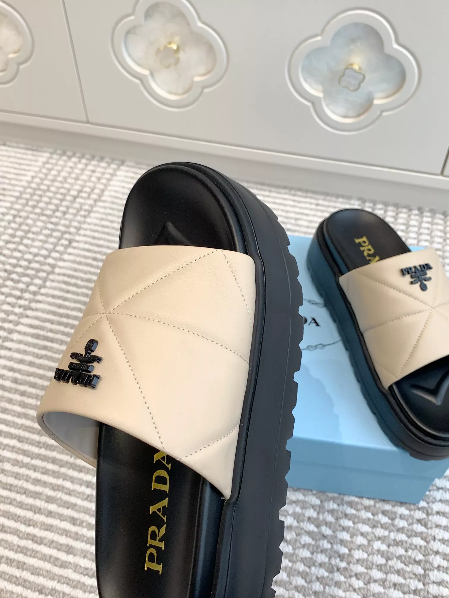 Prada Slippers For Women EasyMatch 4671