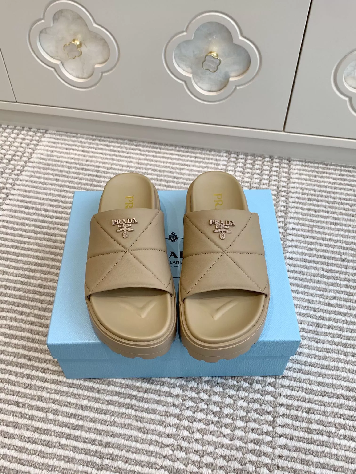 Prada Slippers For Women WellDesigned 2396