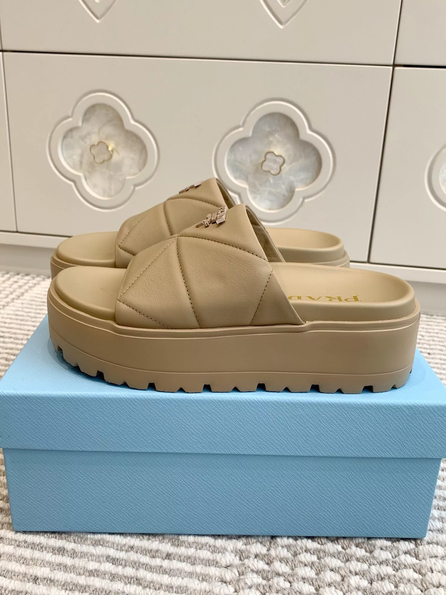 Prada Slippers For Women WellDesigned 2396