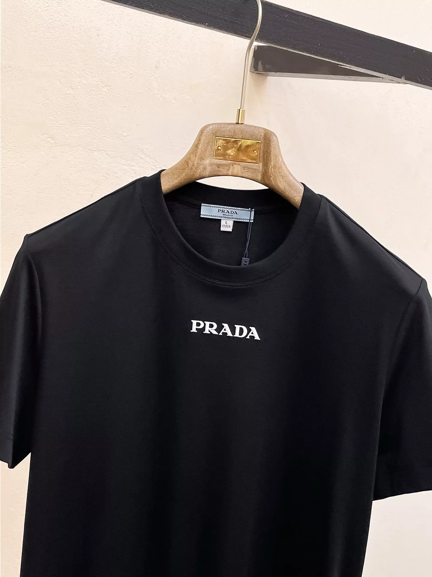 Prada T-Shirts Short Sleeved For Men Durable 8669