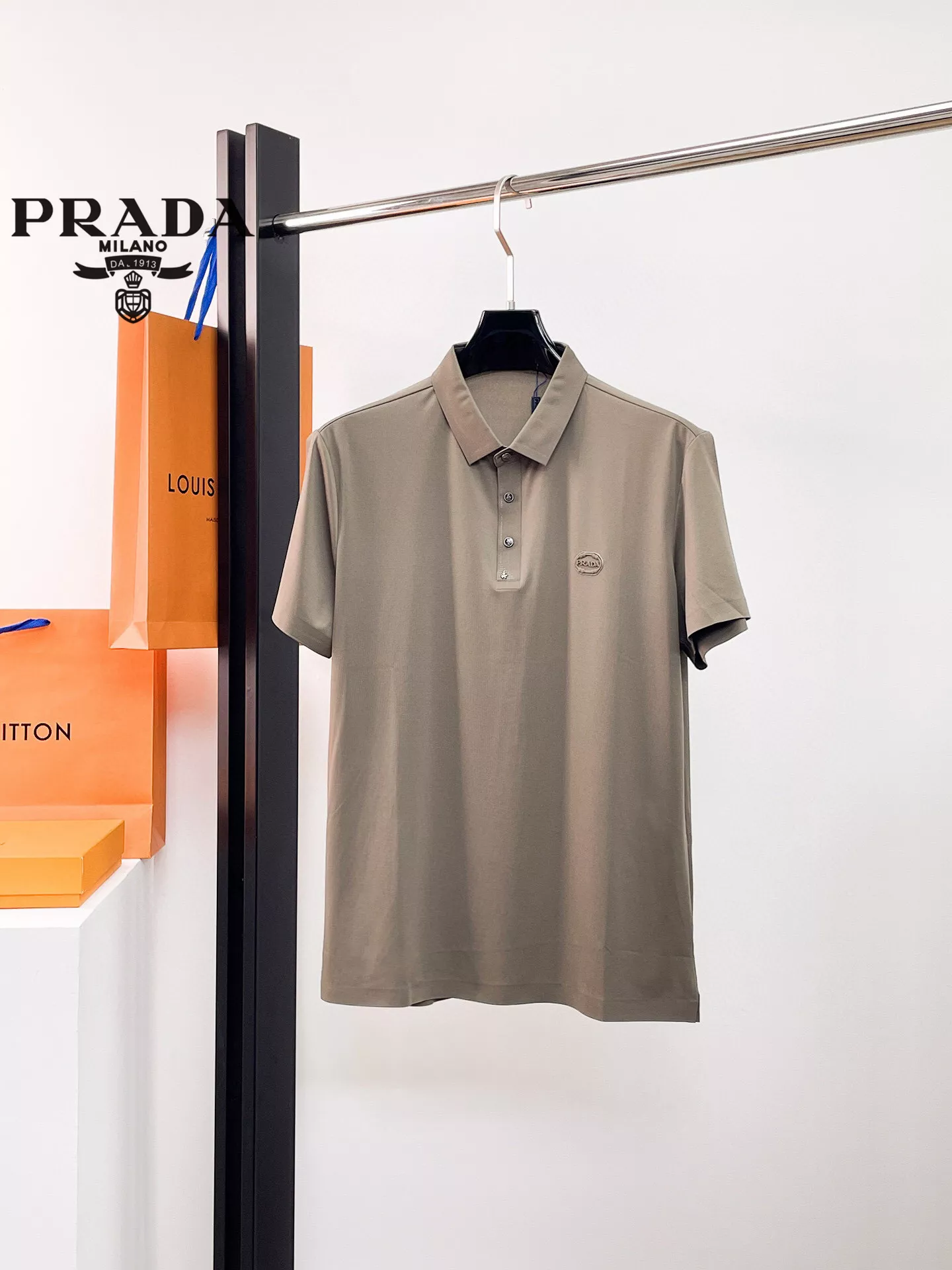 Prada T-Shirts Short Sleeved For Men Fashionable 6509