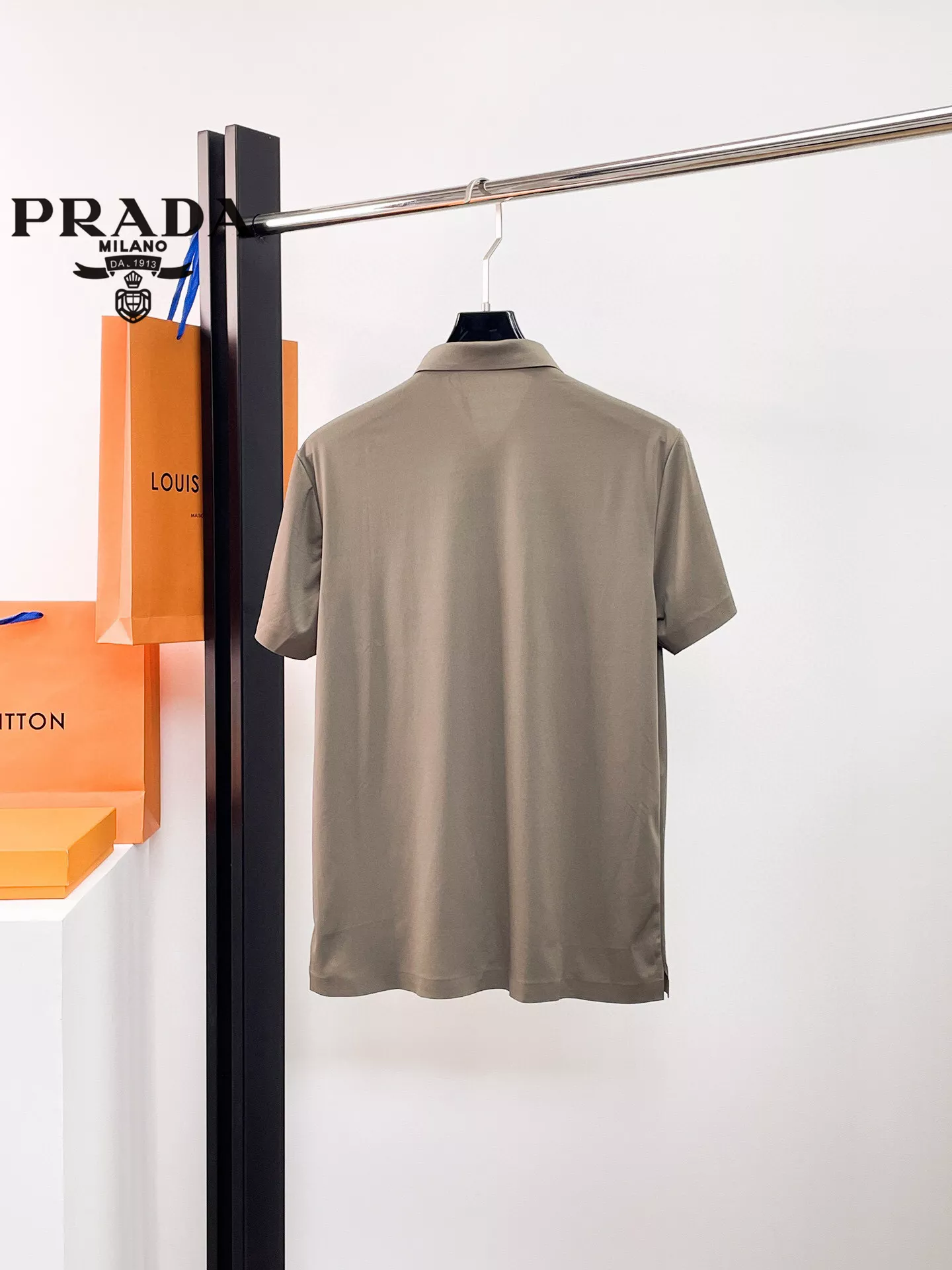 Prada T-Shirts Short Sleeved For Men Fashionable 6509