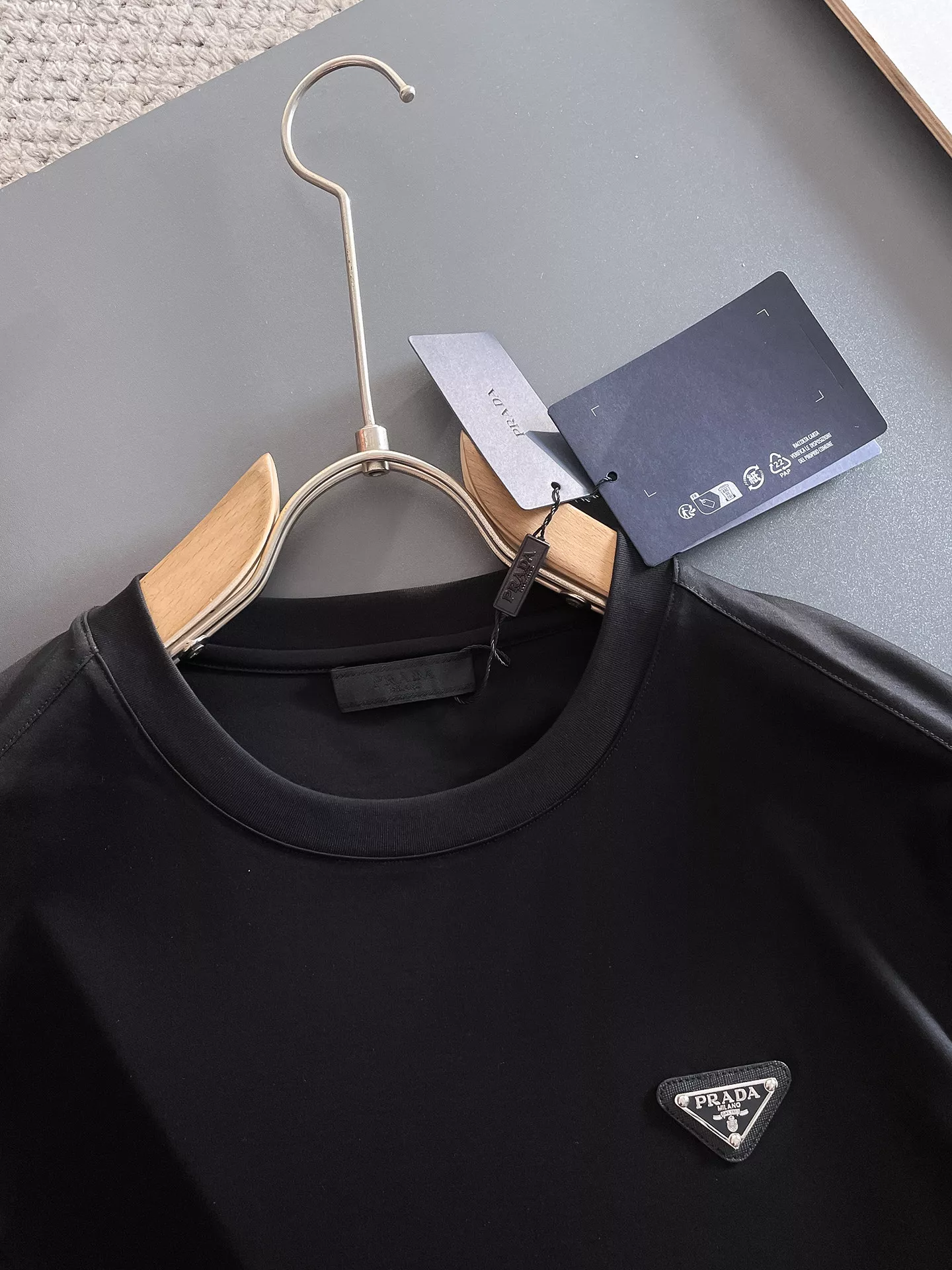 Prada T-Shirts Short Sleeved For Men Reliable 6513