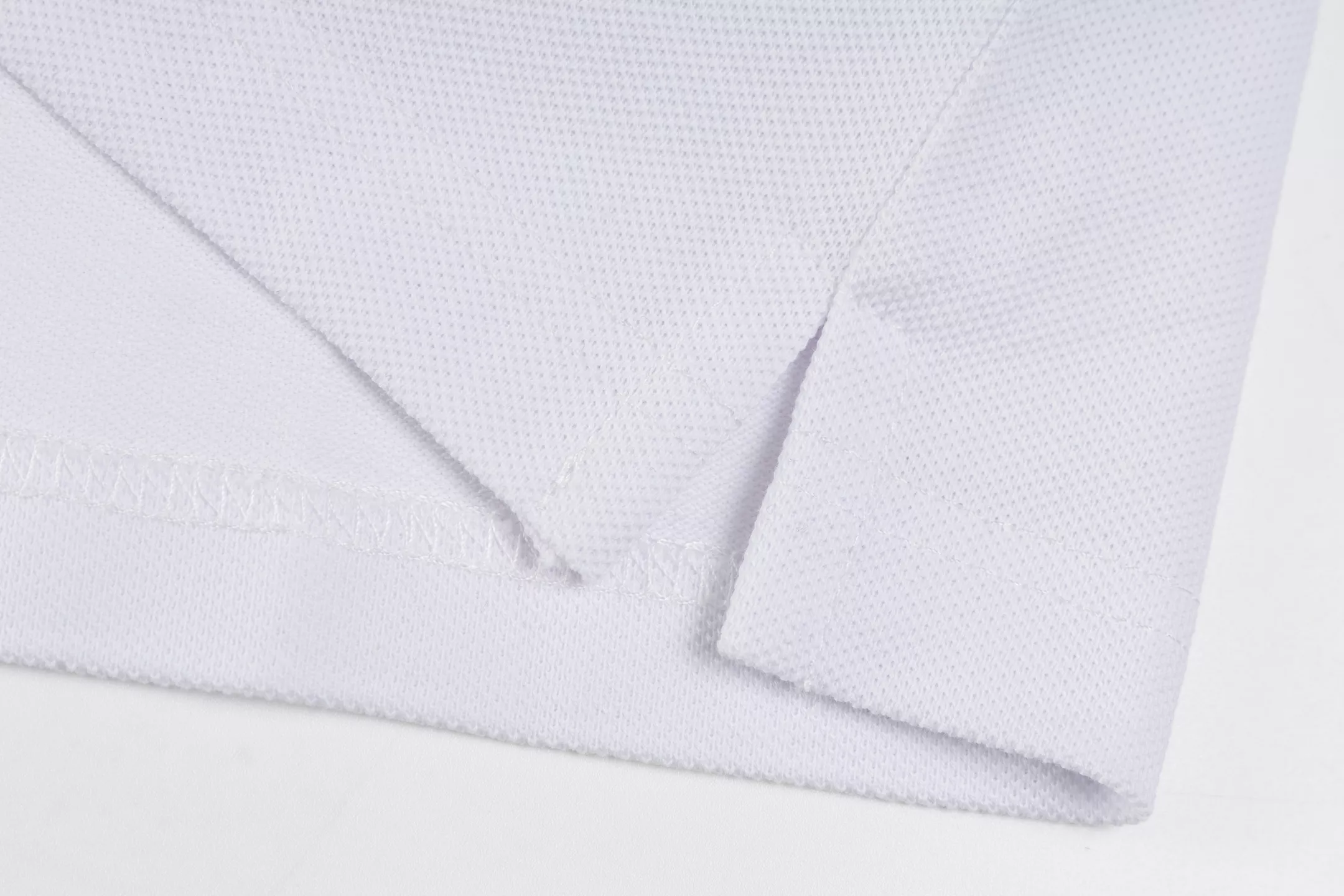 Prada T-Shirts Short Sleeved For Men Sleek 8070