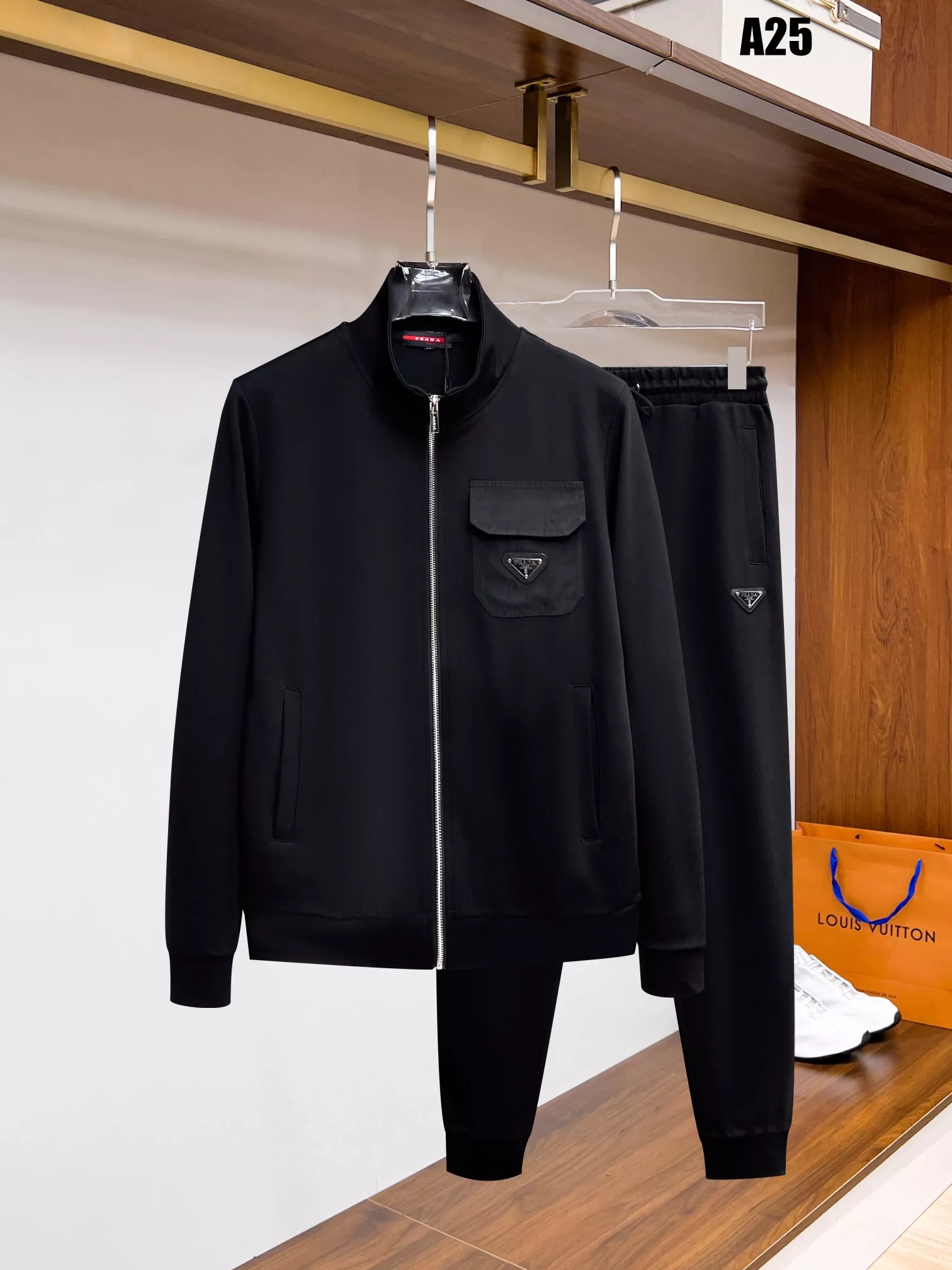 Prada Tracksuits Long Sleeved For Men Durable 662
