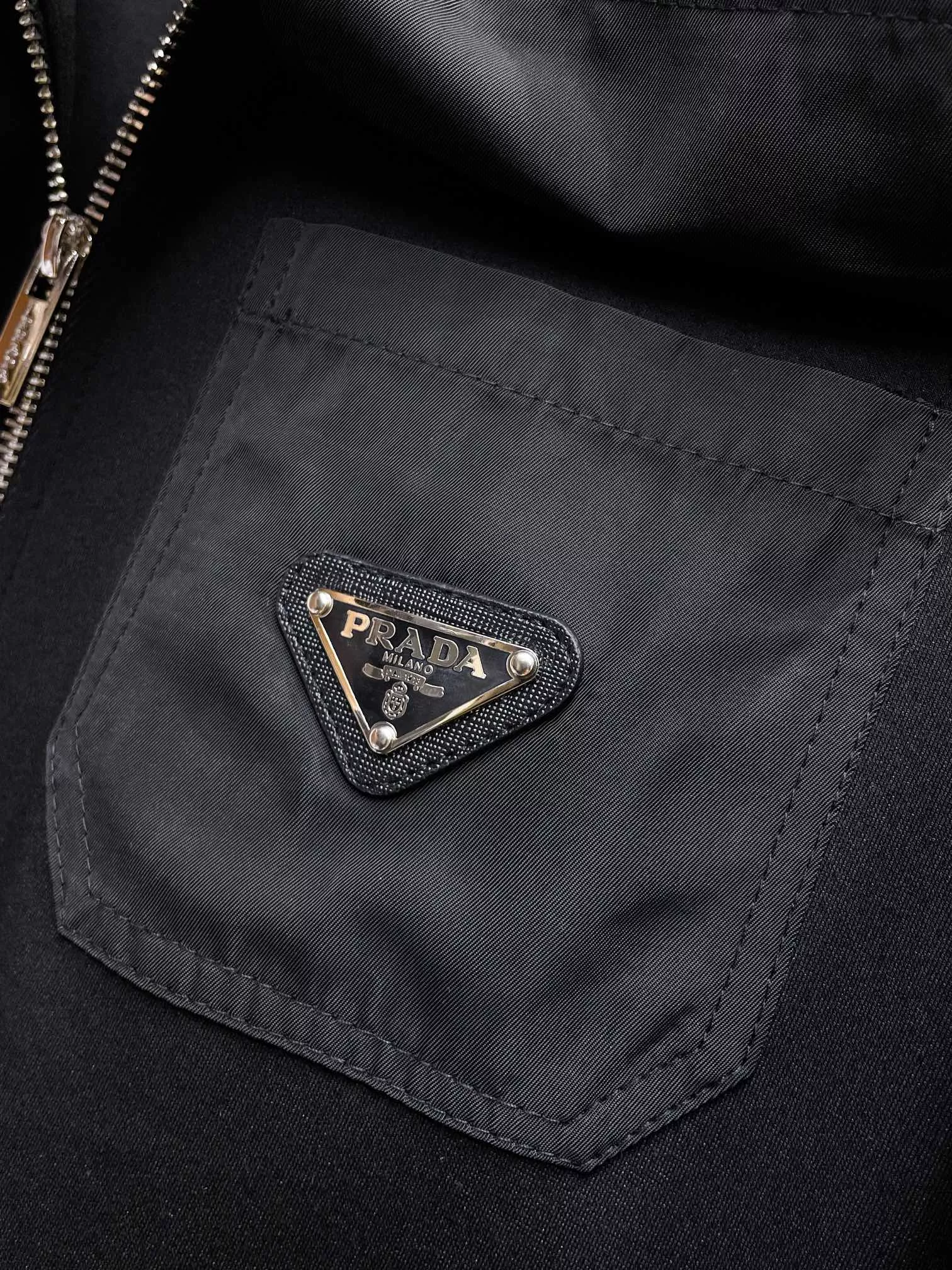 Prada Tracksuits Long Sleeved For Men Durable 662