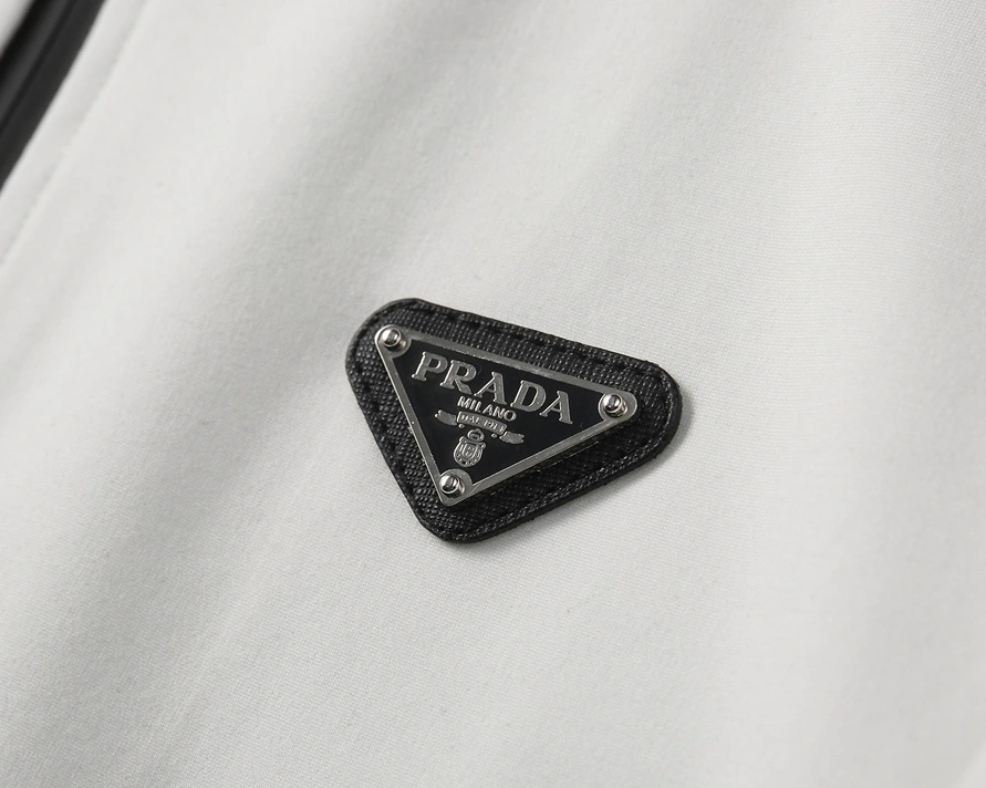 Prada Tracksuits Long Sleeved For Men EyeCatching 4252