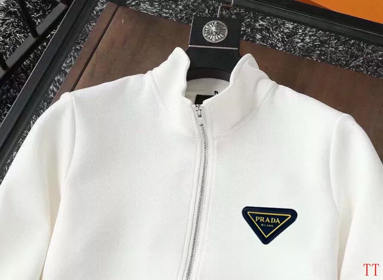Prada Tracksuits Long Sleeved For Men WellDesigned 866