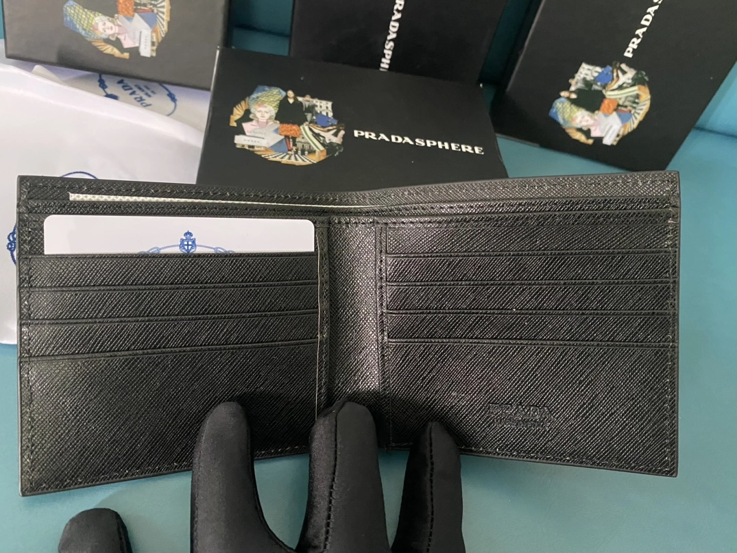 Prada Wallets For Men Breathable 164