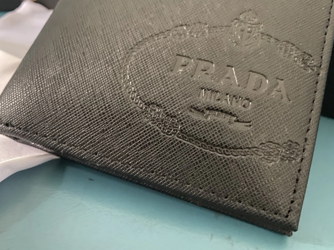 Prada Wallets For Men EyeCatching 7260