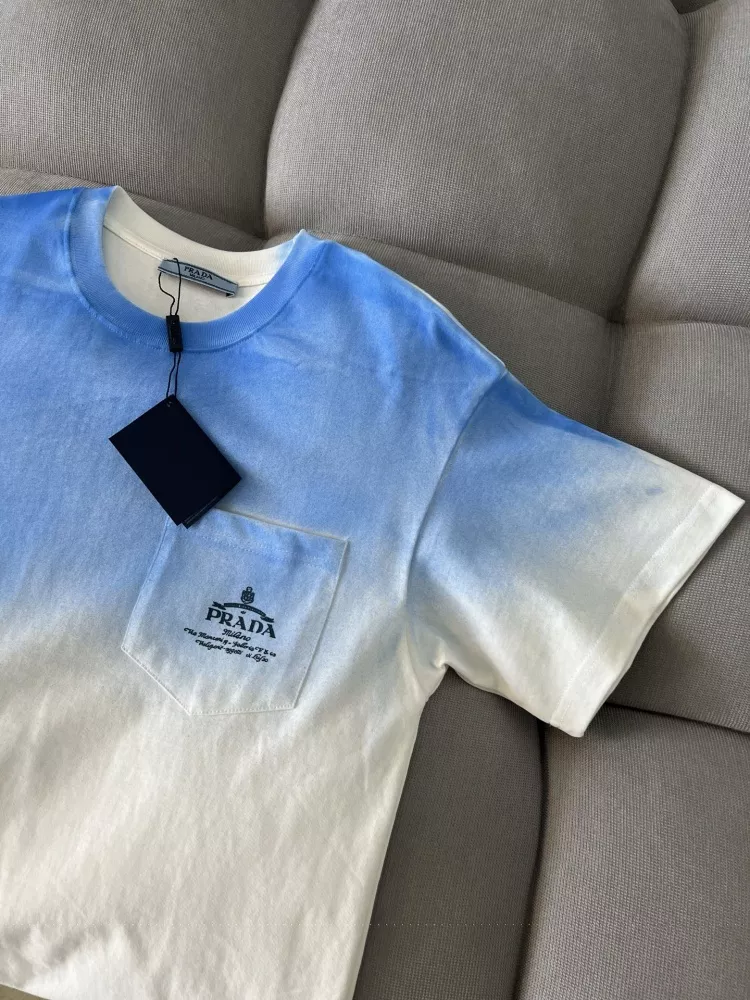 Refined 114 Prada T-Shirts Short Sleeved For Unisex