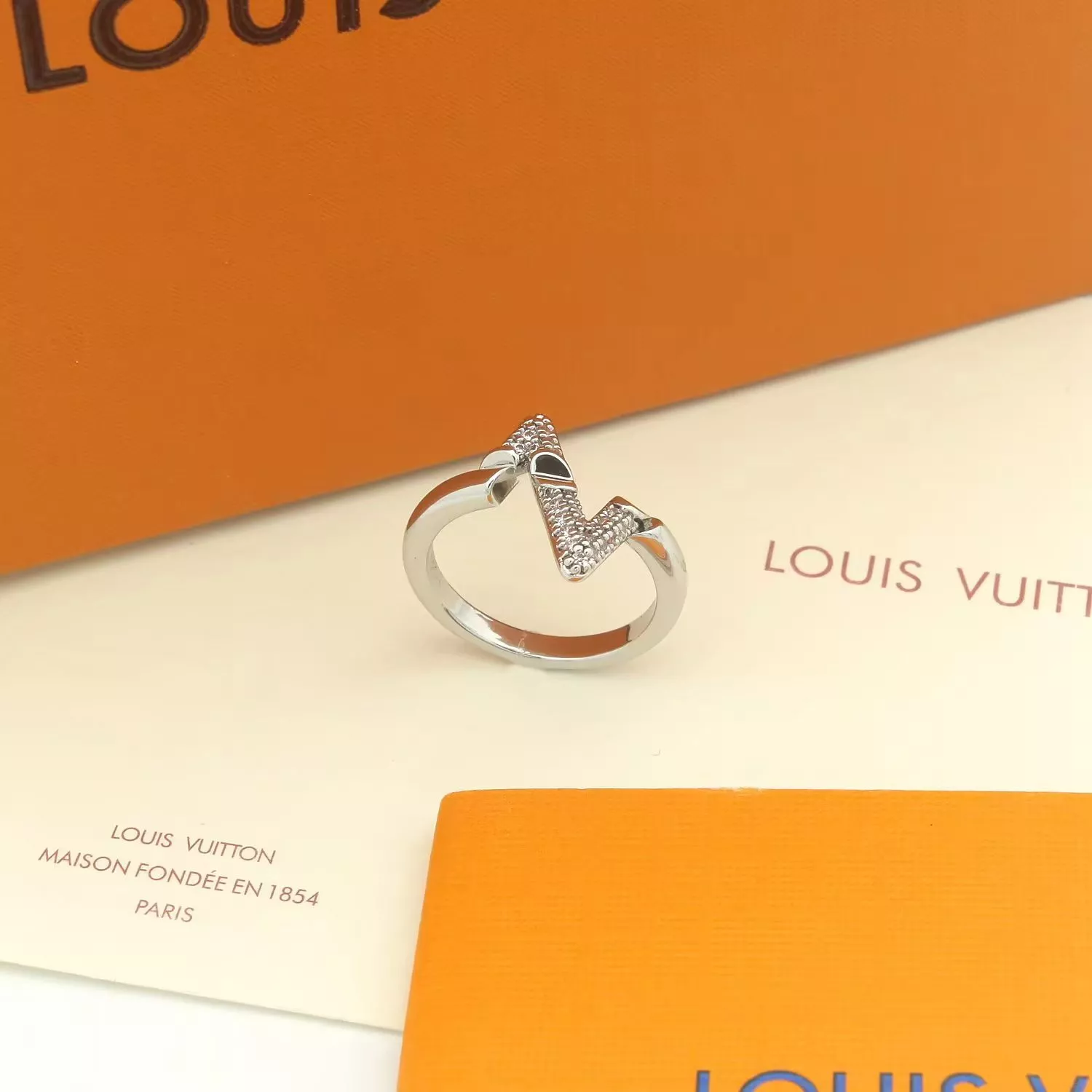 Refined 1162 Louis Vuitton LV Rings