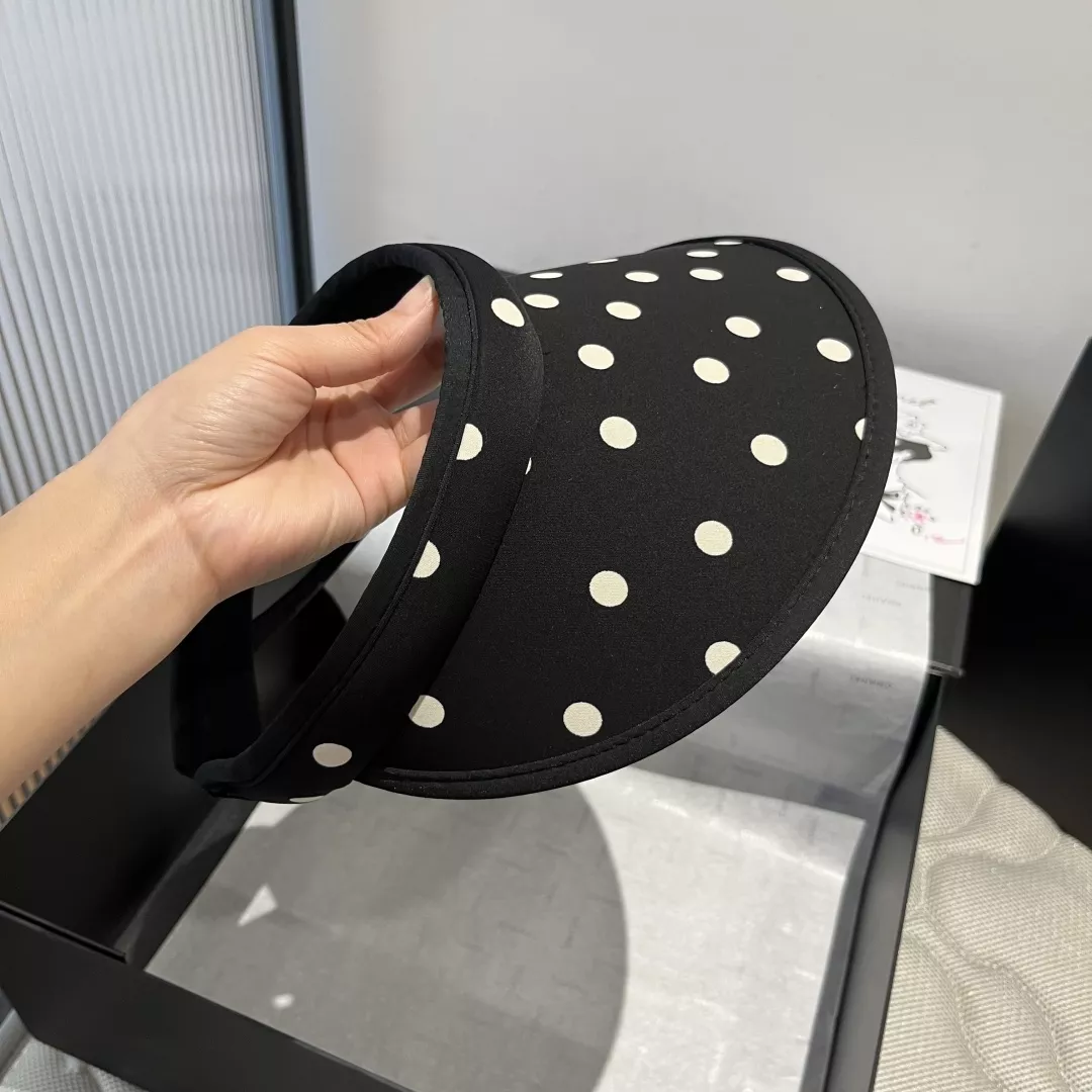 Refined 1197 MIU MIU Caps