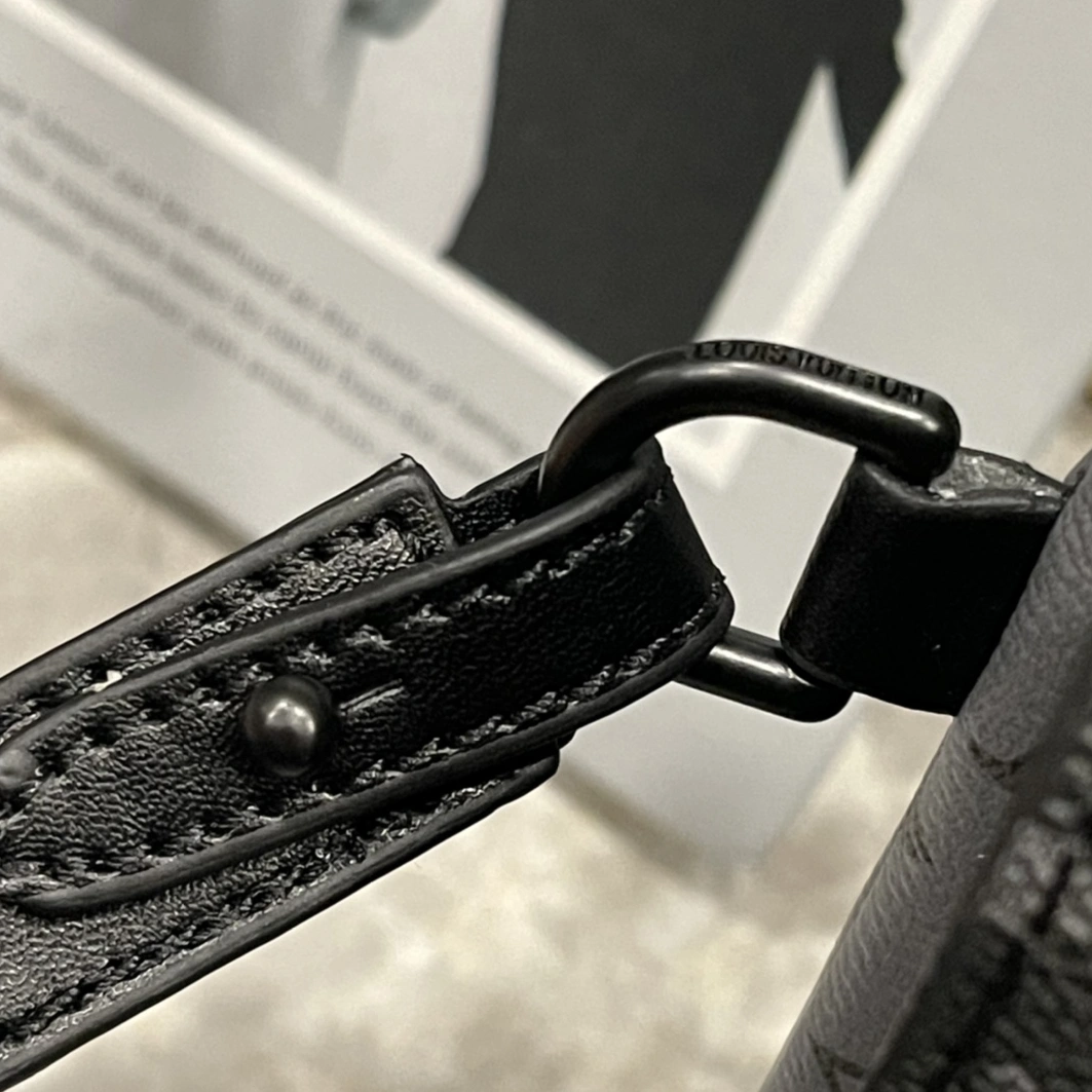 Refined 1378 Louis Vuitton AAA Man Wallets