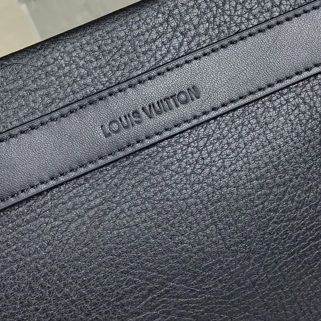 Refined 1928 Louis Vuitton AAA Man Wallets