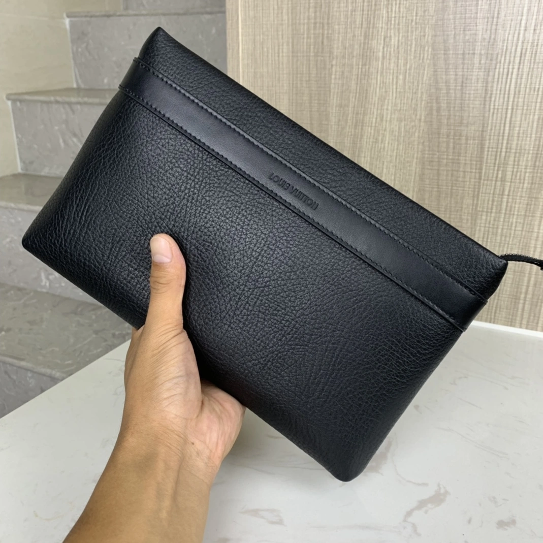 Refined 1928 Louis Vuitton AAA Man Wallets
