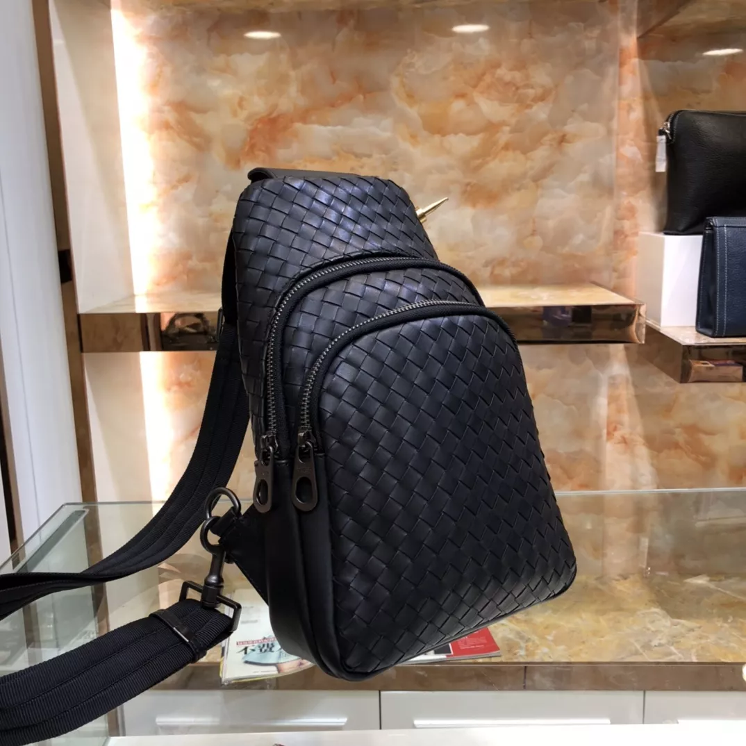 Refined 204 Bottega Veneta AAA Man Messenger Bags