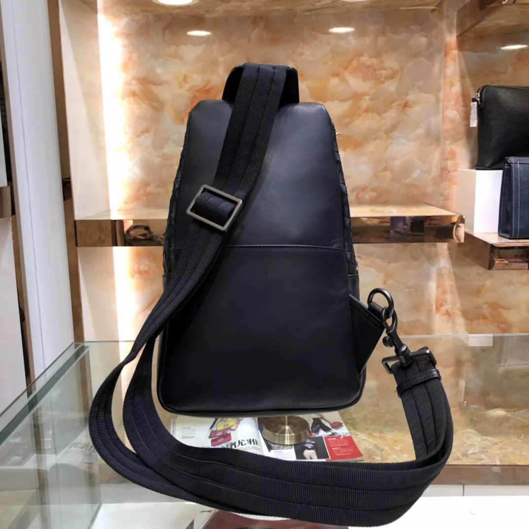 Refined 204 Bottega Veneta AAA Man Messenger Bags