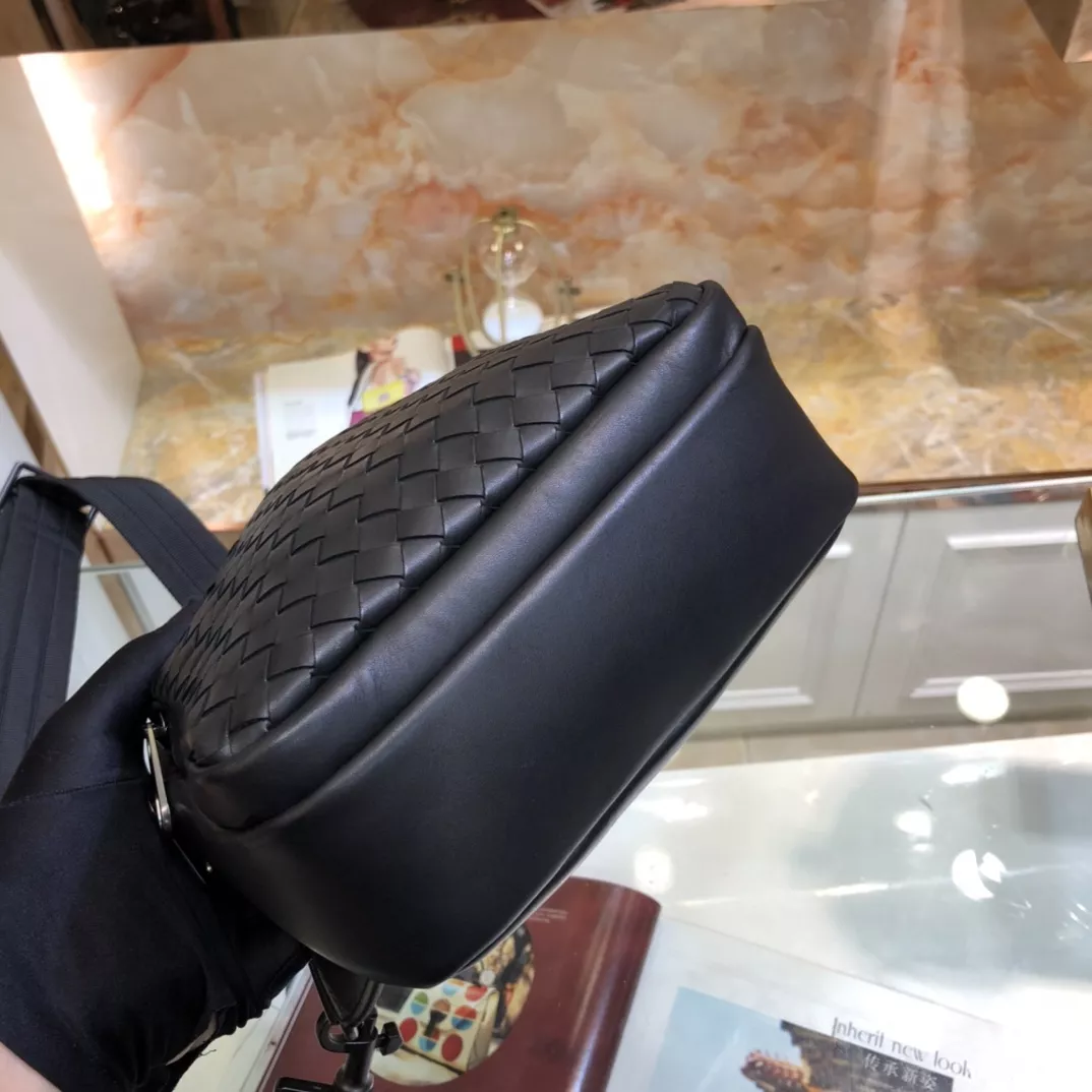 Refined 204 Bottega Veneta AAA Man Messenger Bags