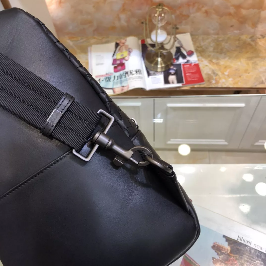 Refined 204 Bottega Veneta AAA Man Messenger Bags