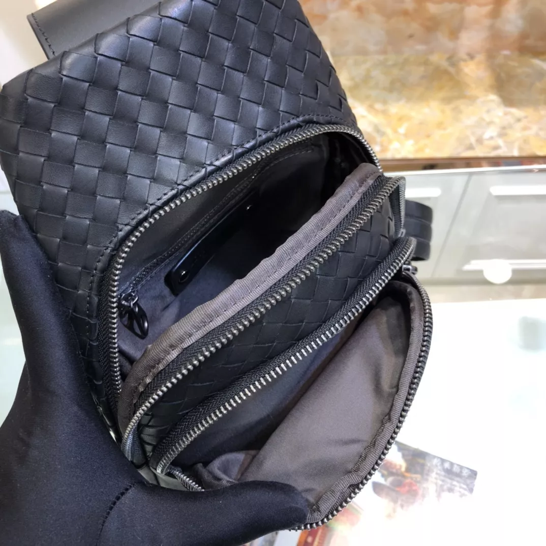 Refined 204 Bottega Veneta AAA Man Messenger Bags