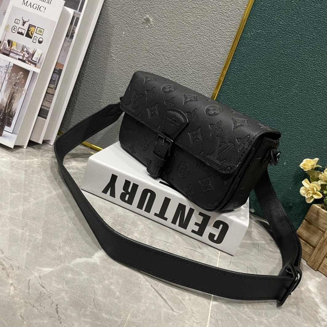 Refined 2275 Louis Vuitton AAA Man Messenger Bags