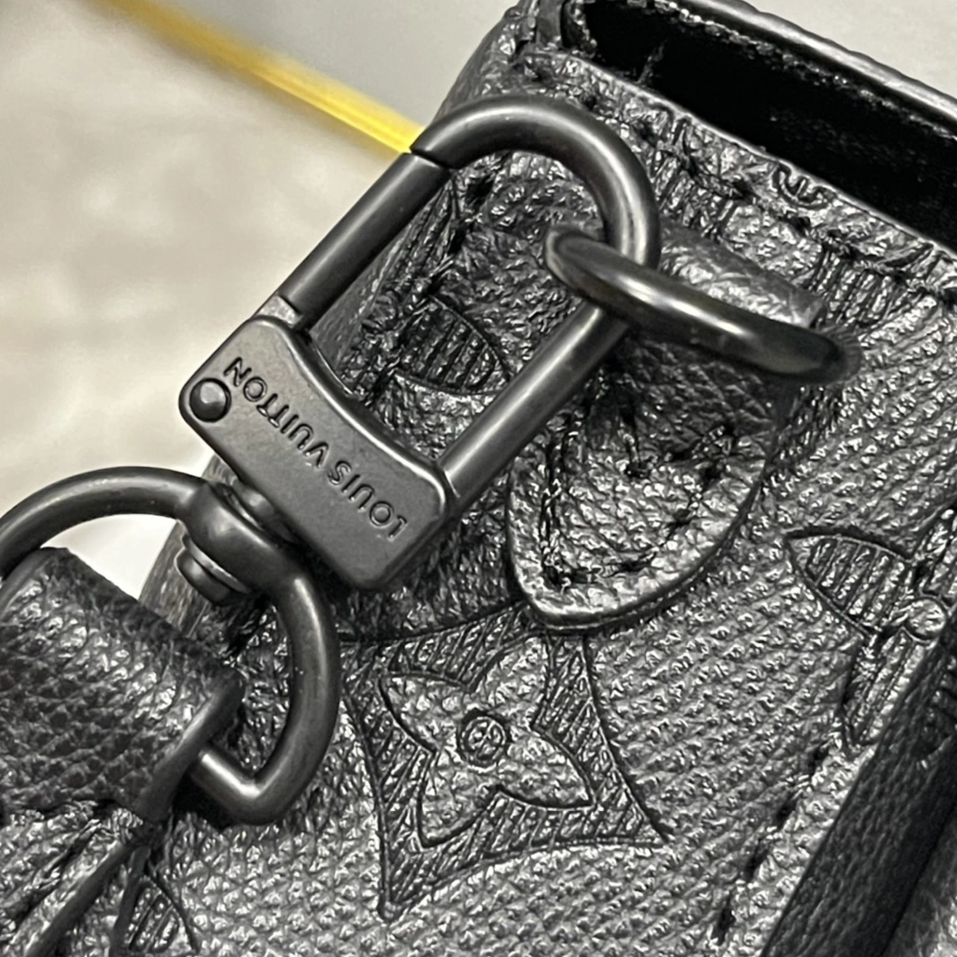 Refined 2275 Louis Vuitton AAA Man Messenger Bags