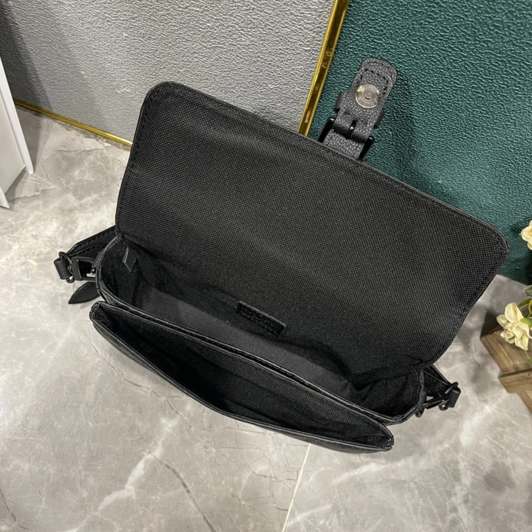 Refined 2275 Louis Vuitton AAA Man Messenger Bags