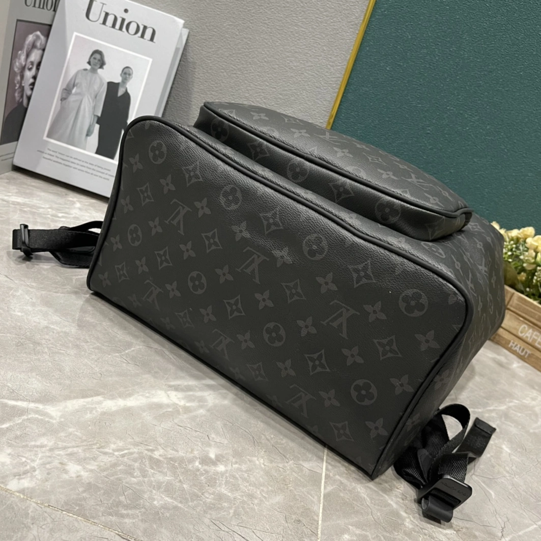 Refined 2560 Louis Vuitton LV AAA Man Backpacks