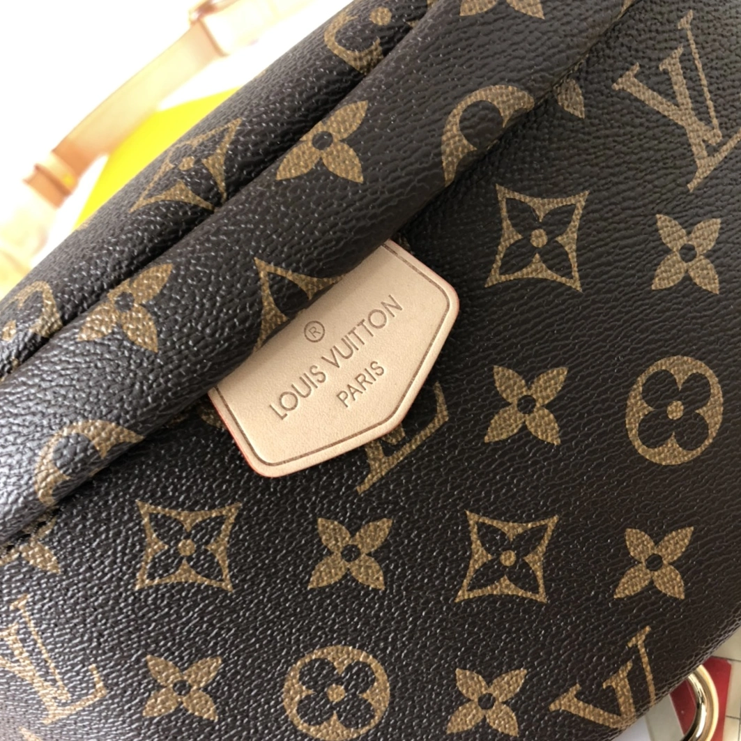 Refined 2586 Louis Vuitton AAA Quality Messenger Bags For Women