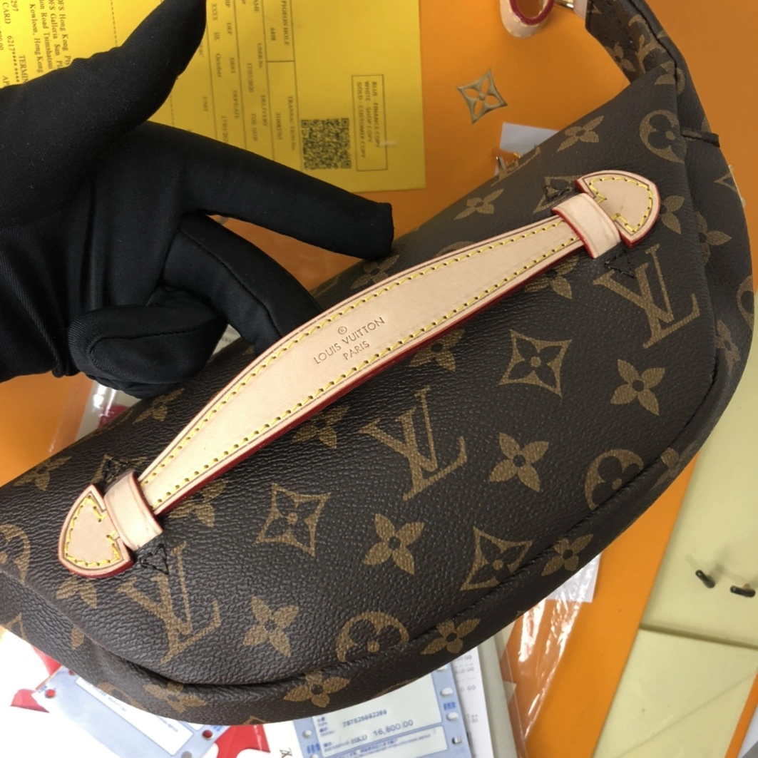 Refined 2586 Louis Vuitton AAA Quality Messenger Bags For Women