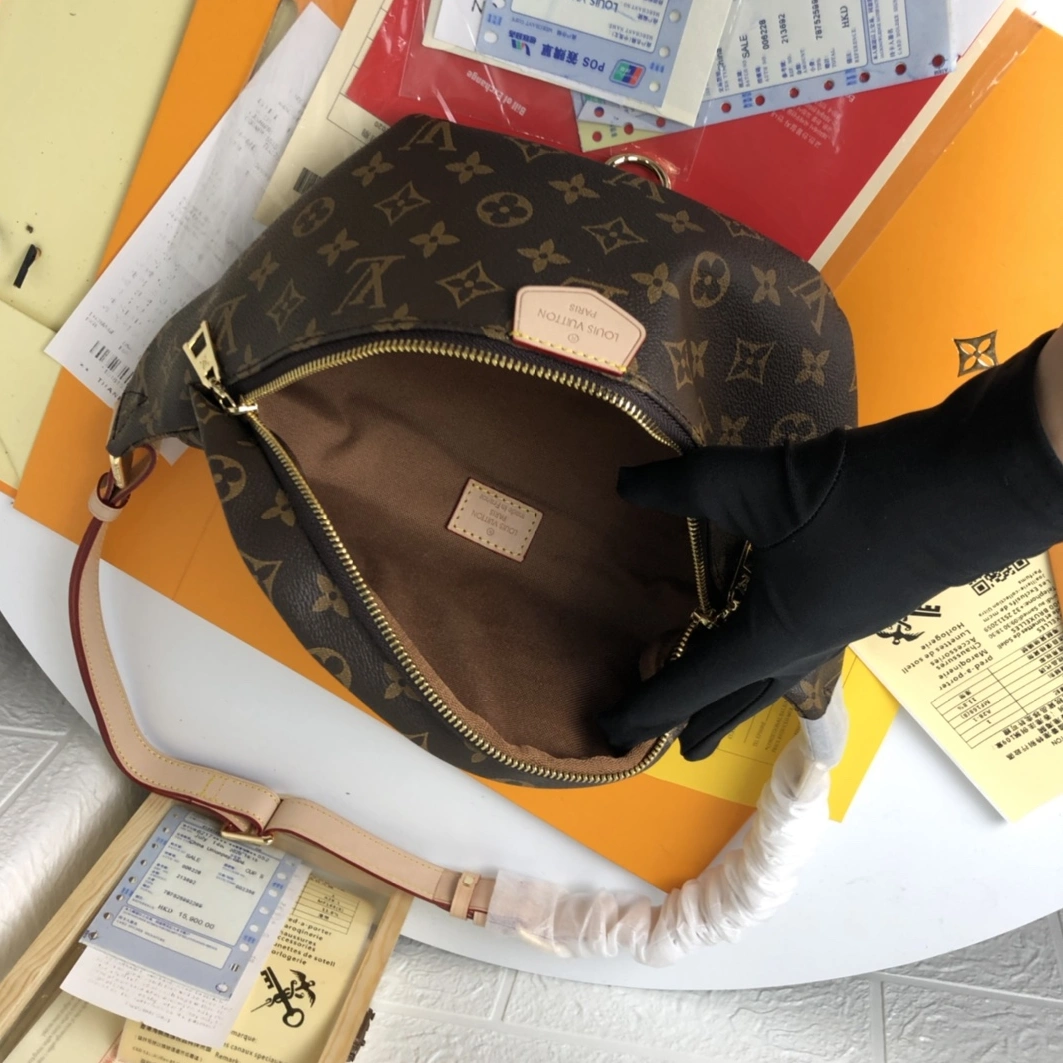 Refined 2586 Louis Vuitton AAA Quality Messenger Bags For Women