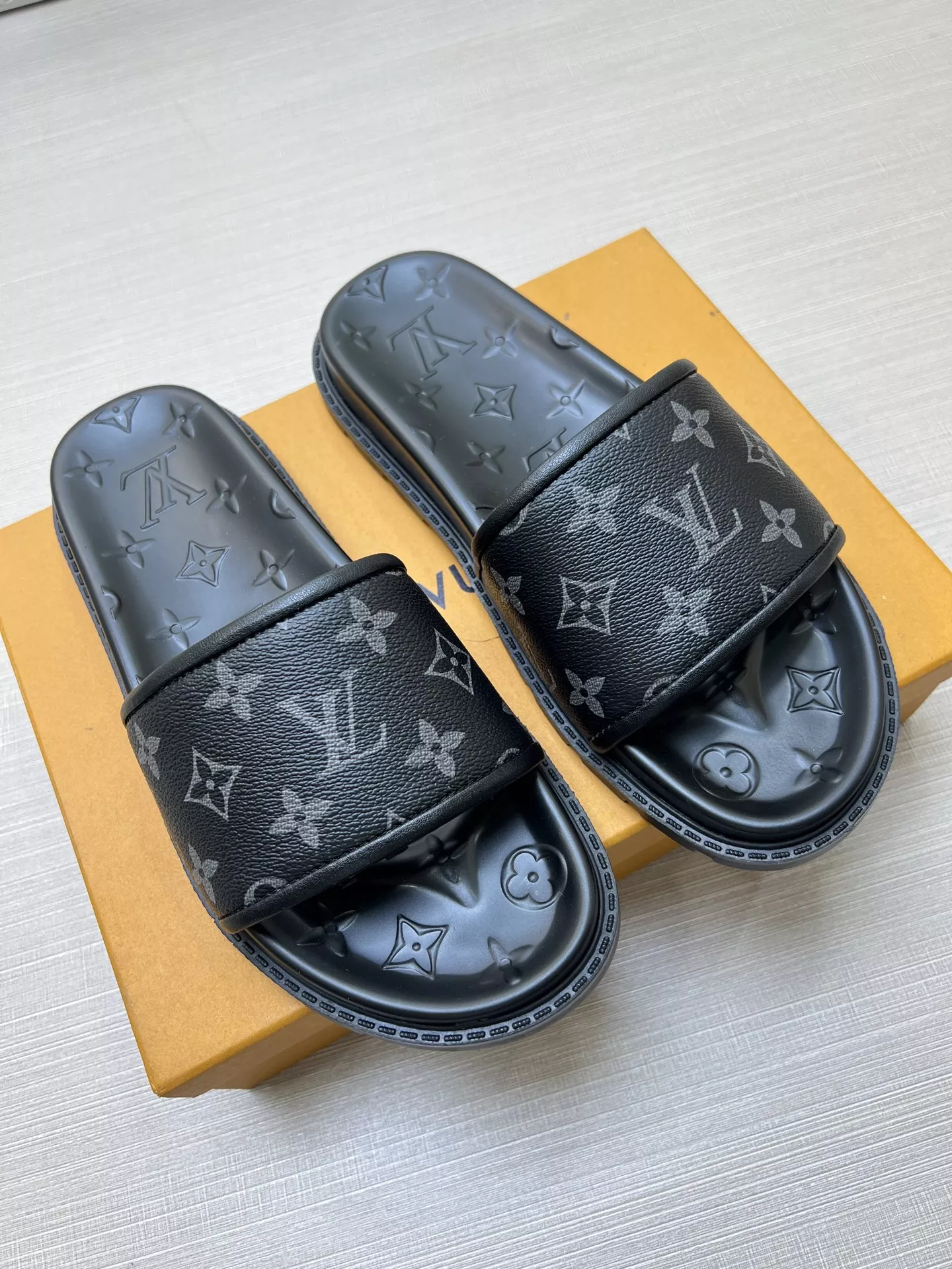 Refined 2591 Louis Vuitton Slippers For Men