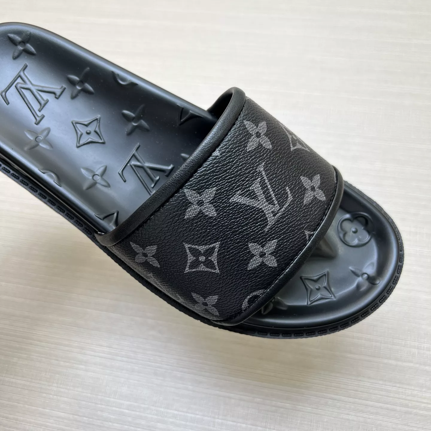 Refined 2591 Louis Vuitton Slippers For Men