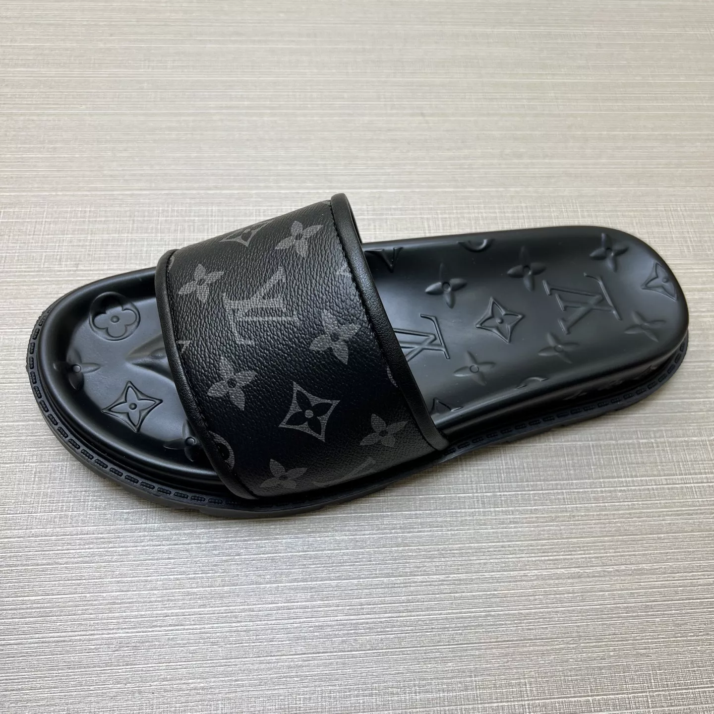 Refined 2591 Louis Vuitton Slippers For Men