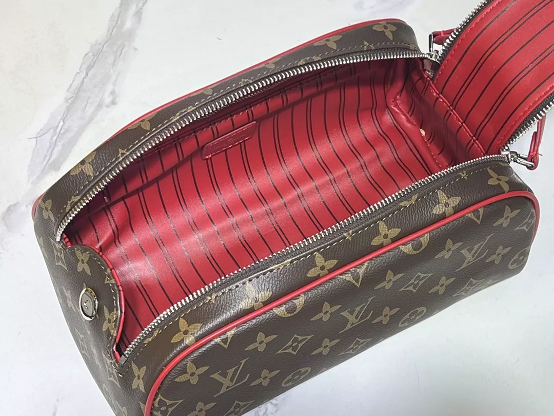 Refined 2778 Louis Vuitton AAA Quality Handbags For Women
