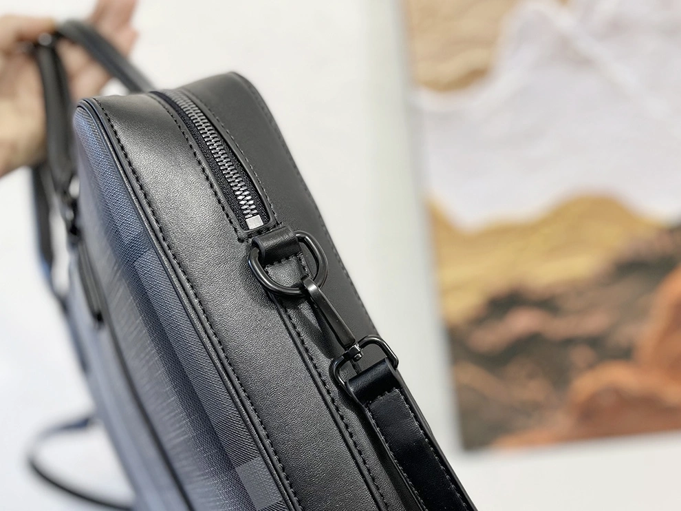 Refined 2790 Burberry AAA Man Handbags