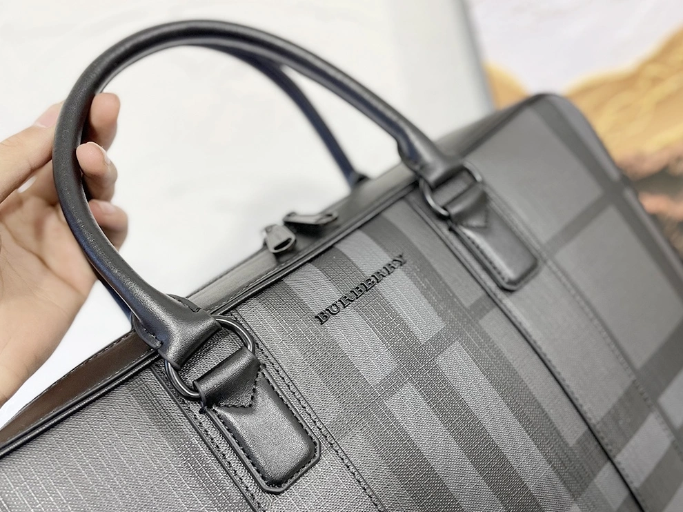 Refined 2790 Burberry AAA Man Handbags