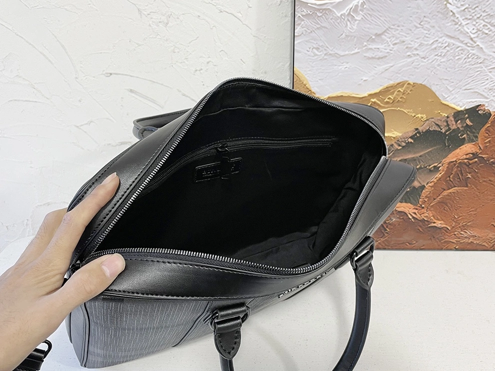 Refined 2790 Burberry AAA Man Handbags