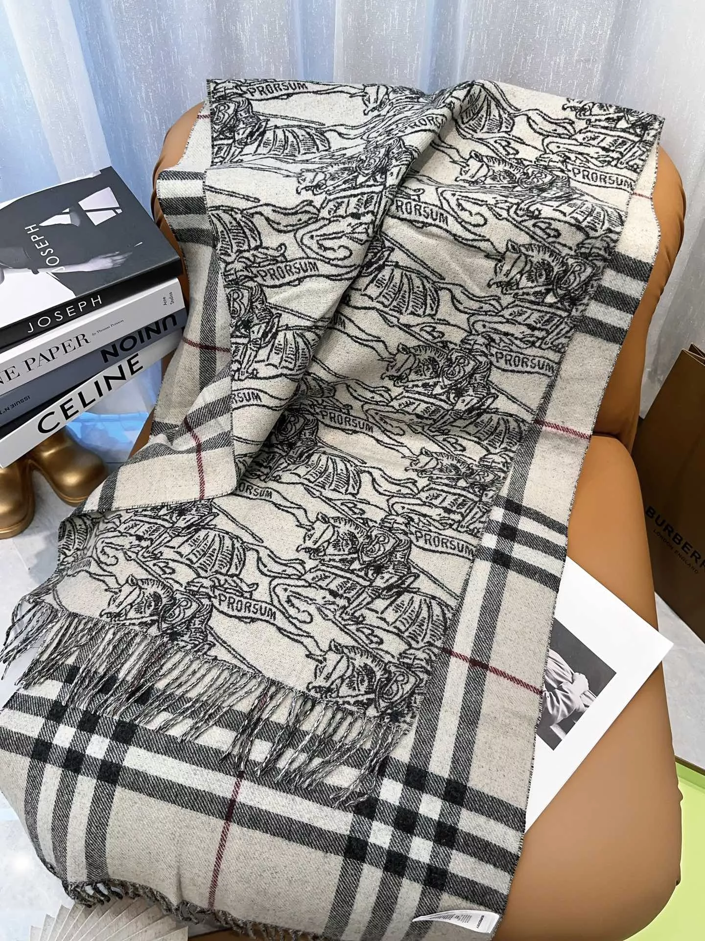 Refined 2950 Burberry Scarf For Unisex