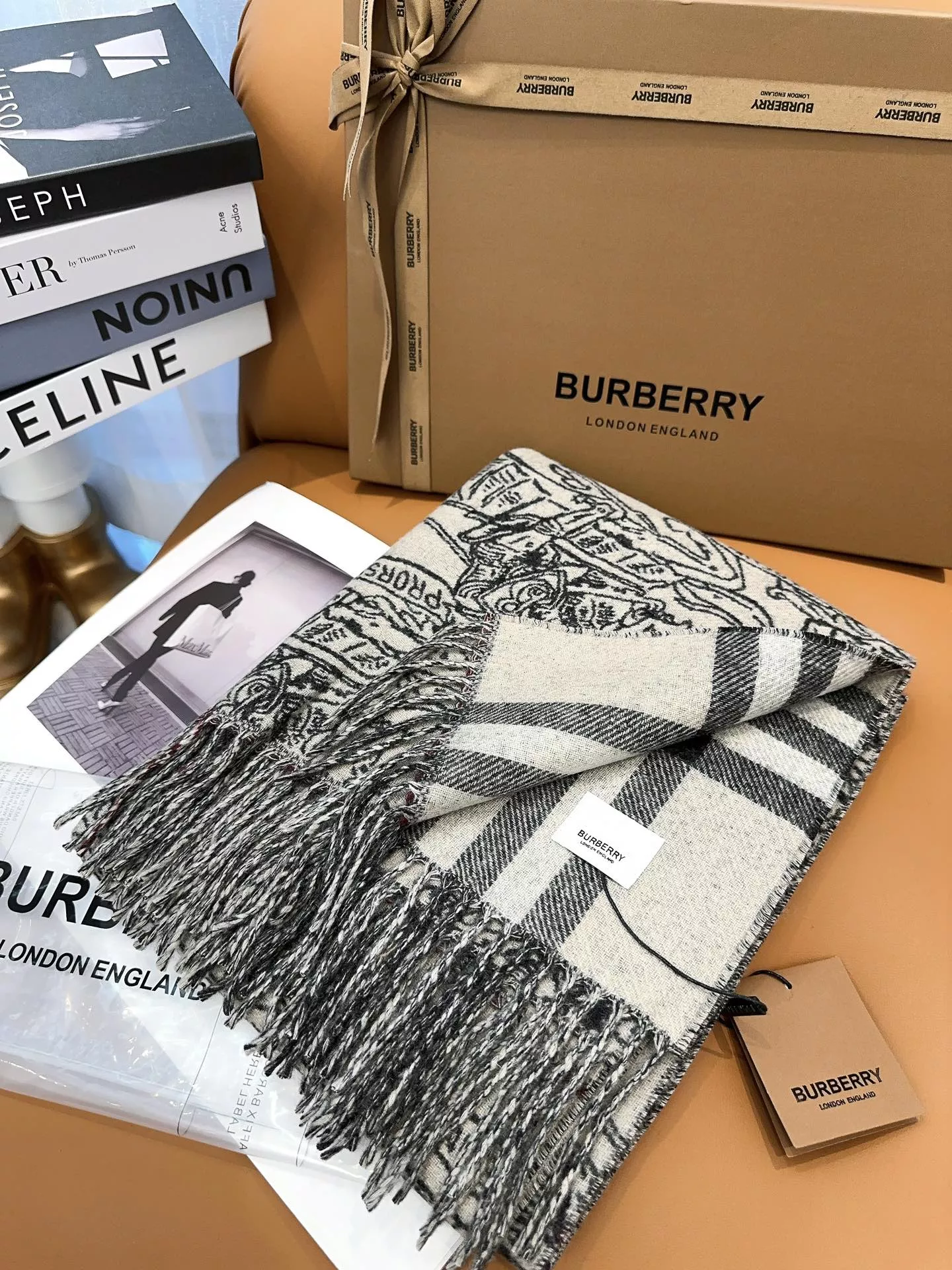 Refined 2950 Burberry Scarf For Unisex