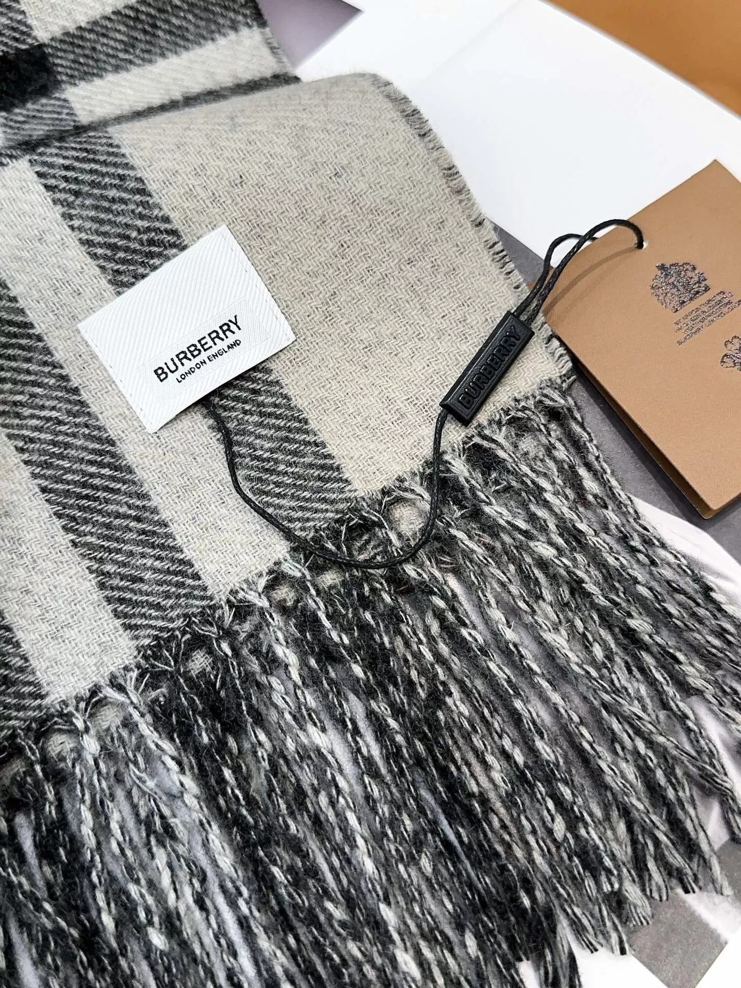 Refined 2950 Burberry Scarf For Unisex