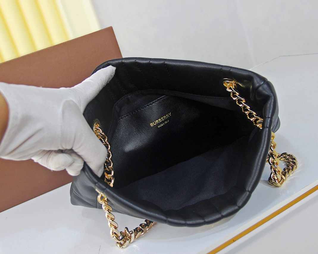 Refined 3168 Burberry AAA Quality Shoulder Bags For Women